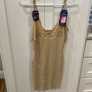 🌹2/$20 NWT Maidenform nude shape wear size XL